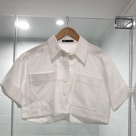 Zara Tops - Zara cropped button down shirt